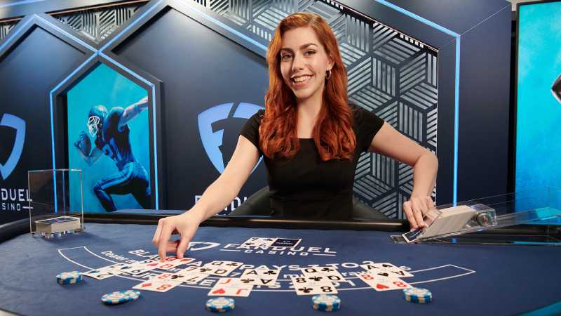 Live Dealer Interaction and the 32 Cards Experience at baji365